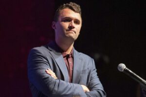 Pravicového aktivistu z USA Charlieho Kirka postrelili.