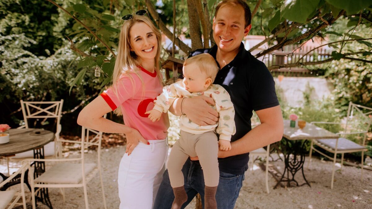 Prišla na víno a už na Morave zostala. S manželom vybudovali ľednickú oázu.