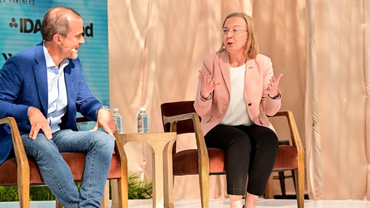 Generálny riaditeľ Slate tvrdí, že zrušenie daňovej úľavy na elektromobily „uvoľňuje kapacity“ od dodávateľov batérií.