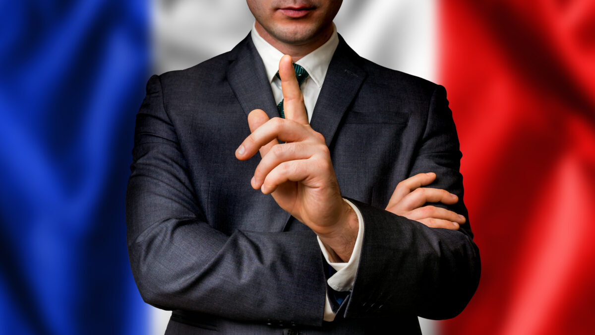 Euro krehne, keďže Francúzsko čelí hlasovaniu o dôvere, Jen slabý napriek oživeniu.