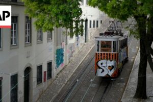 Čo vieme o nehode lanovky v Lisabone