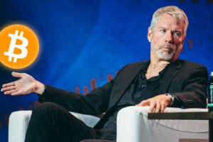 Cena bitcoinu sa blíži k 112 000 dolárom a Michael Saylor stále nepoľavuje.