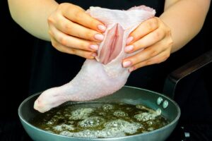 Tajomstvo odhalené! Takto pripravíte šťavnaté a prepečené kuracie stehná.