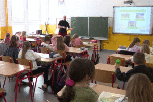 Rezort školstva vydal novú komunikačnú príručku pre učiteľov.