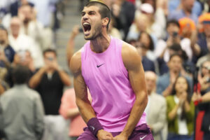 Alcaraz ovládol US Open, Sinnerovi povolil jediný set