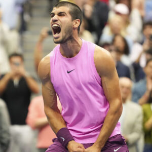 Alcaraz ovládol US Open, Sinnerovi povolil jediný set