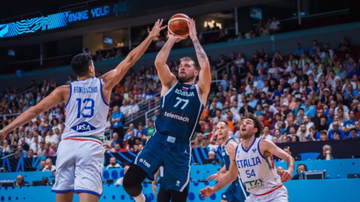 Ofenzívny koncert Dončiča na ME, Francúzi končia po prehre s outsiderom