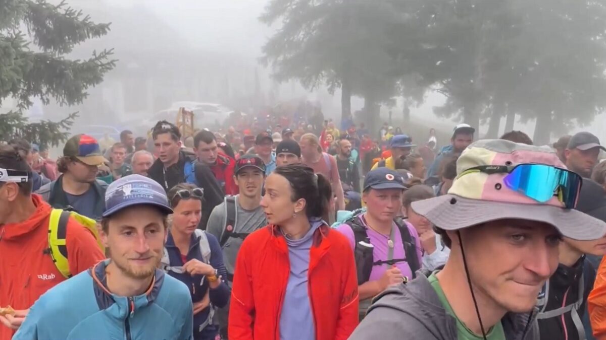 Stovky ľudí prišli do Tatier podporiť vysokohorských chatárov.