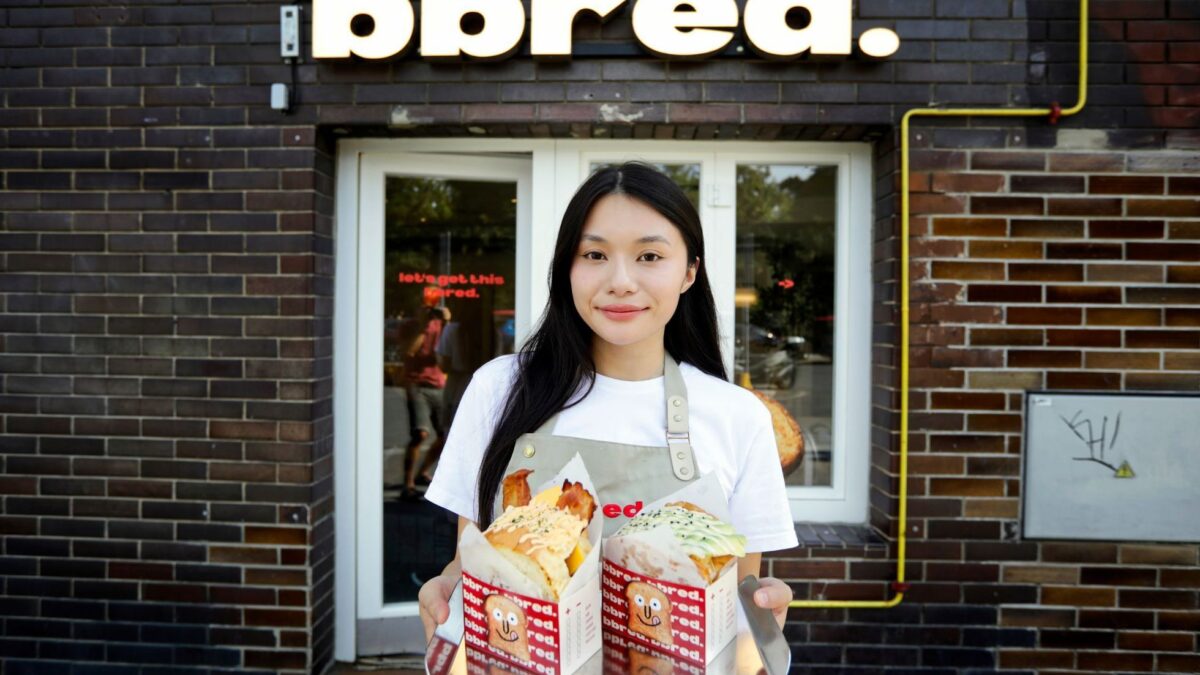 Kórejské toasty naplnené až po okraj: Na Žižkove vzniklo bistro Kórejské toasty naplnené až po okraj: Na Žižkove vzniklo bistro s vtipnými detailmi