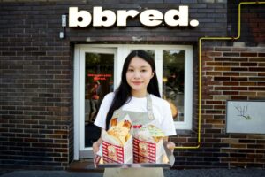 Kórejské toasty naplnené až po okraj: Na Žižkove vzniklo bistro s vtipnými detai...