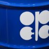 Ceny ropy by mohli ešte viac klesnúť, keďže kľúčoví členovia OPEC+ schválili zvý...