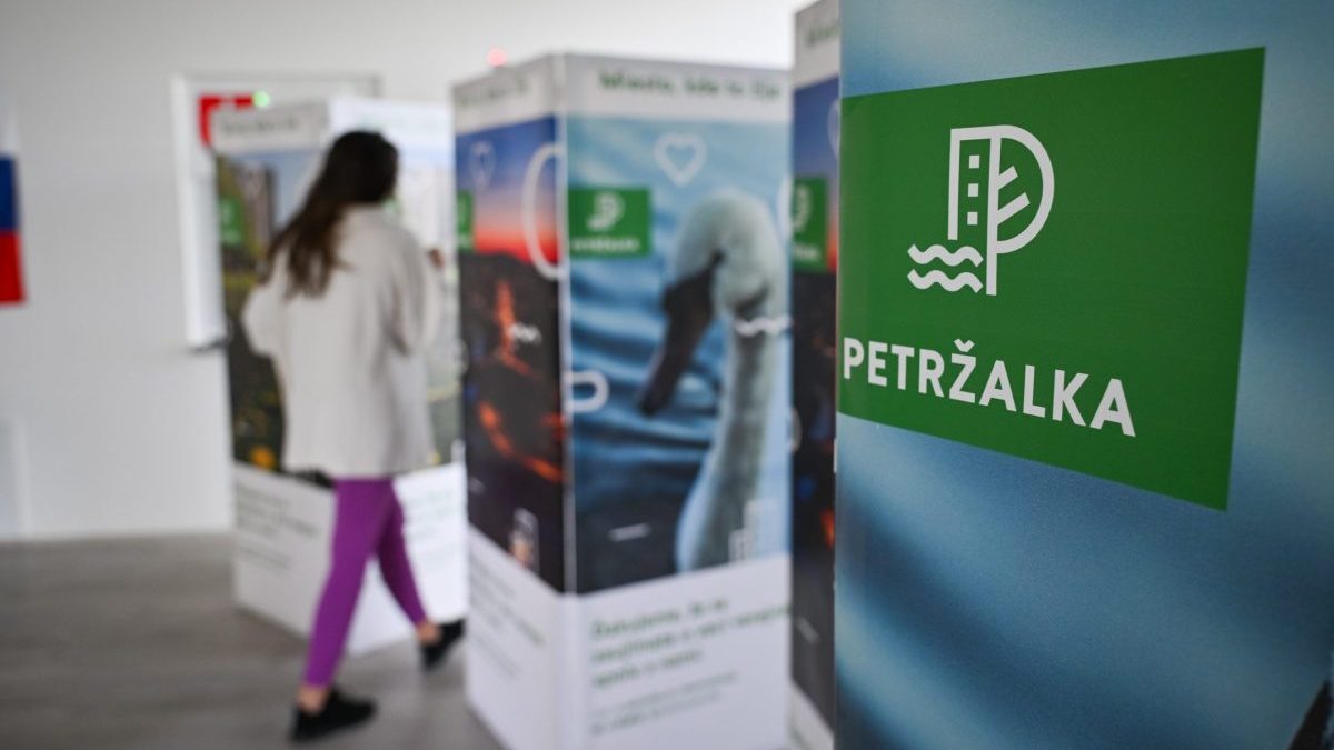 petrzalka-volby-scaled-e1757169779553.jpg V bratislavskej Petržalke si obyvatelia volia nového starostu.