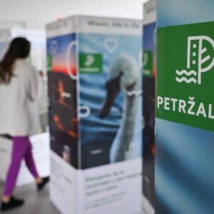 V bratislavskej Petržalke si obyvatelia volia nového starostu.