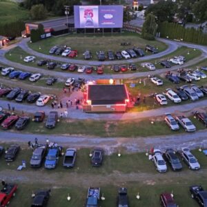 Tento pár použil úspory a pôžičku 1 milión dolárov na kúpu najstaršieho fungujúc...