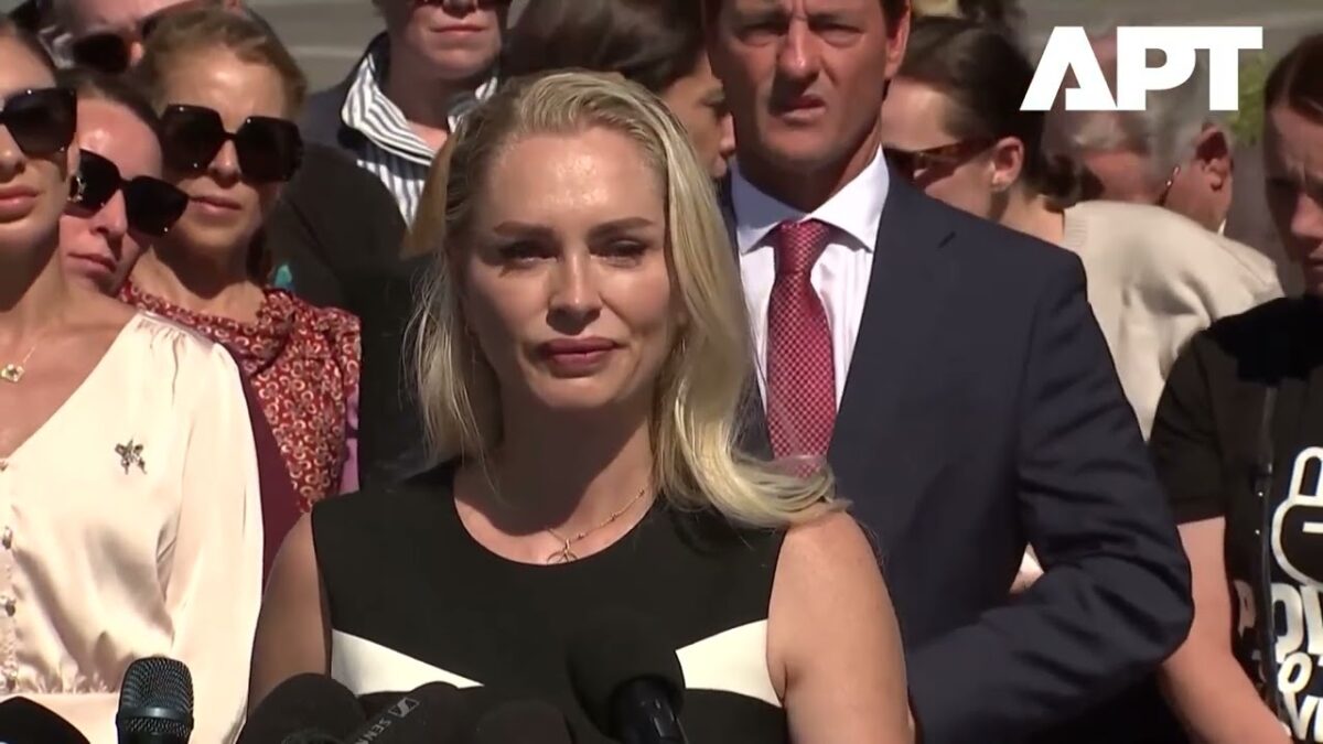 Obete Epsteina odhaľujú mená: Trump, Clinton a lídri, ktorí prehliadali jeho zločiny. Obete Epsteina odhaľujú mená: Trump, Clinton a lídri, ktorí prehliadali jeho zločiny.