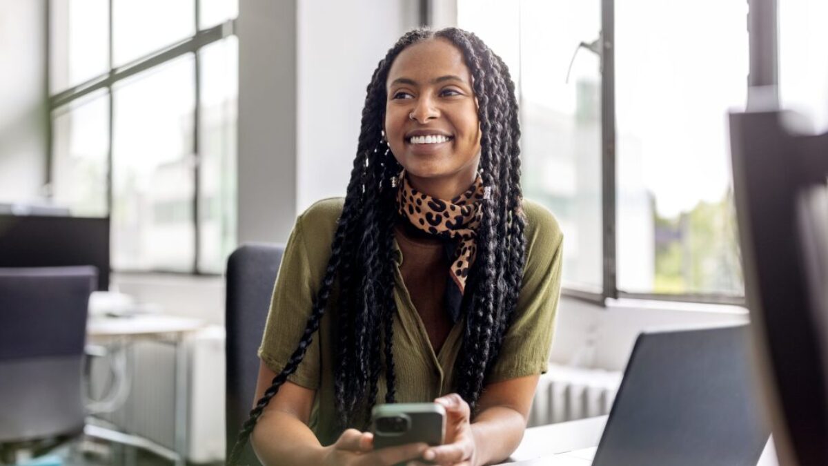 GettyImages-2182121125_80dfcf-e1757107551629.jpg Príslušníci generácie Z si vás možno nahrávajú v práci a zverejňujú obsah „Deň v mojom živote“.