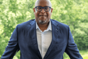 Resize.png Tento podcaster prešiel od predaja poistenia k vytvoreniu relácie číslo jeden, k...