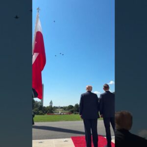 Stíhačky F-16 a F-35 prelietavajú nad Bielym domom pred stretnutím prezidenta US...