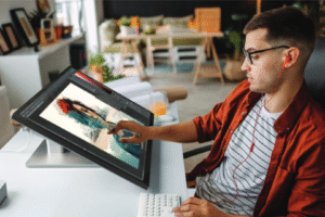 2000-dolárový 6K dotykový displej: Perfektný pre MacBook Pro, ale neporazí Apple...