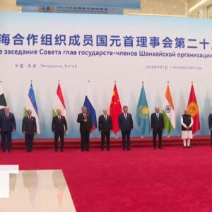 Rodinná fotografia z čínskeho Tchien-ťinu: Lídri SCO prezentujú jednotný front.