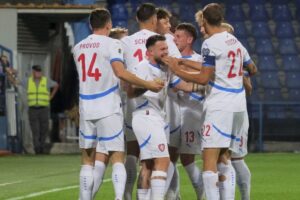 *   Víťazný vstup Francúzska do kvalifikácie
*   Taliani si zastrieľali
*   Dôle...