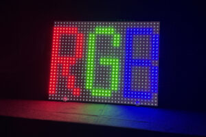 RGB LED televízory môžu byť cenovo dostupné „zabijaky OLED“ skôr, ak...