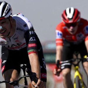 Súboj favoritov na Vuelte: Almeida predbehol Vingegaarda.