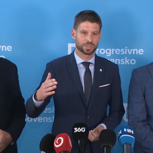 Progresívne Slovensko predstavilo svoj plán konsolidácie financií s názvom ̶...