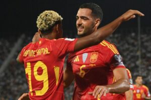 Prehra rivala, remíza Holandska, triumf Španielska Prehra rivala, remíza Holandska, triumf Španielska