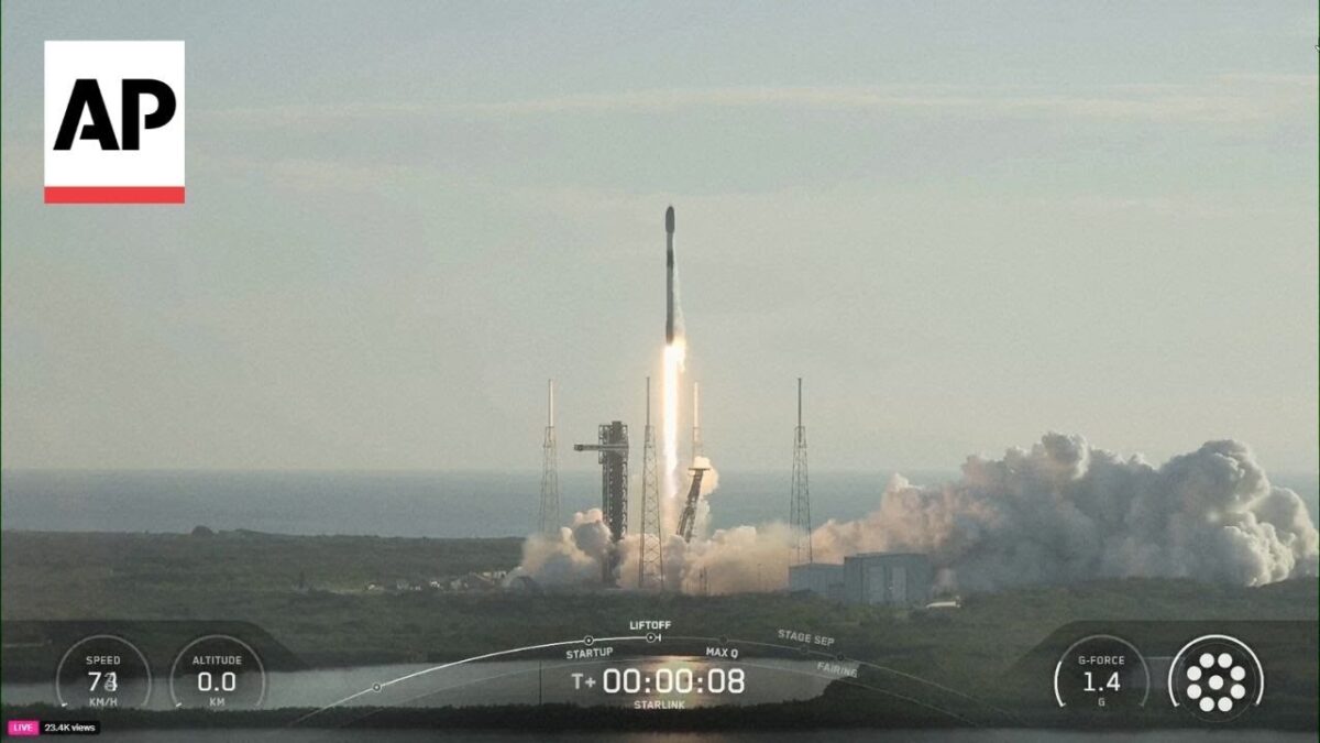 Raketa SpaceX Falcon 9 vypúšťa 28 satelitov Starlink na nízku obežnú dráhu Zeme