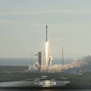 Raketa SpaceX Falcon 9 vypúšťa 28 satelitov Starlink na nízku obežnú dráhu Zeme
