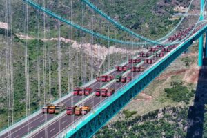 Najvyšší most sveta úspešne absolvoval finálnu skúšku. Pozrite sa, ako ho otesto...