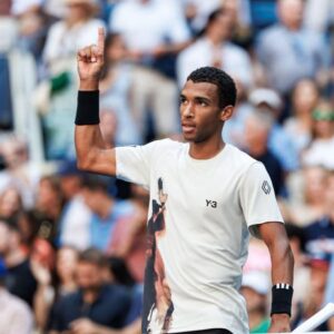 Auger-Aliassime zdolal de Minaura a postúpil do semifinále