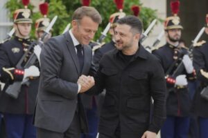 Macron: Európa je pripravená poskytnúť Ukrajine záruky.