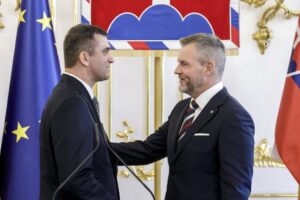 Opozícia kritizuje stretnutie prezidenta so šéfom SAV.
SNS reagovala na stretnut...