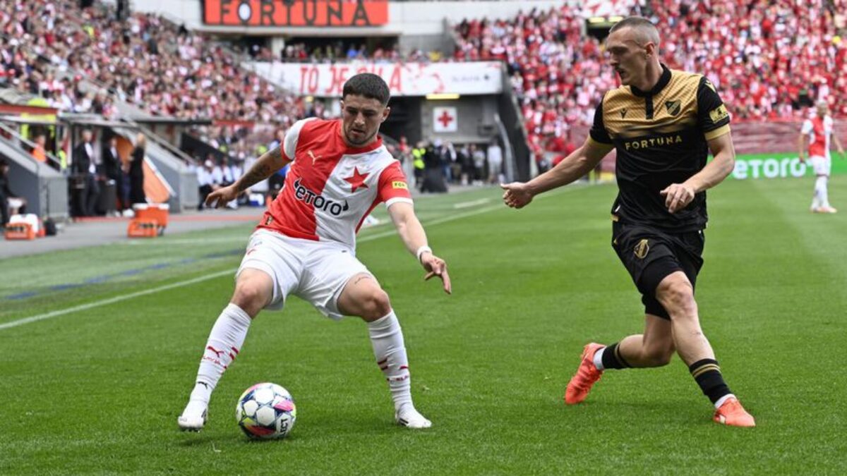 Futbalová vojna v Česku: Popredné kluby vydali bezprecedentný zákaz, novinári im odkazujú: Nenecháme sa zastrašiť!