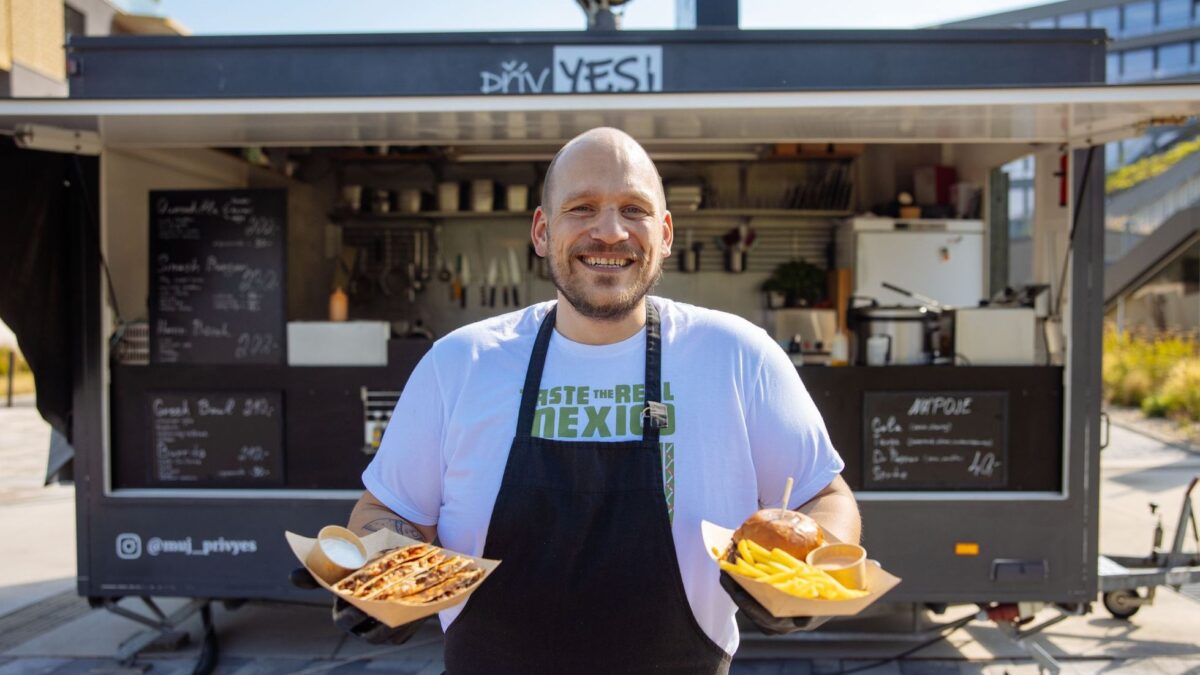 Na Palmovke uspel s PrívYESom. Miestečko pri vode prevoňalo vďaka burgrom a quesadille