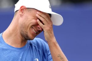 CEO, milionár, ktorý vzal chlapcovi klobúk na tenisovom zápase, hovorí, že sprav...