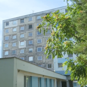 Vyhoretý internát v Nitre je v prevádzke, no v obmedzenom režime.