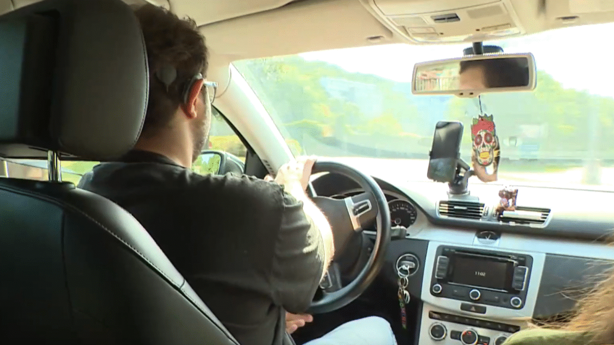 Snimka-obrazovky-2025-09-02-193409-e1756834680254.png Autoškoly na Slovensku odmietli viacero nepočujúcich uchádzačov.