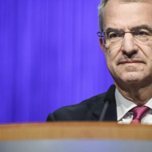 GettyImages-2209952383-e1756844750911.jpg Nestlé prepustilo svojho škandálmi opradeného generálneho riaditeľa bez odstupné...