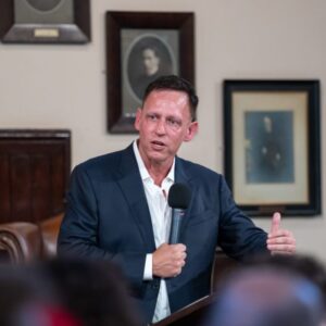 Peter Thiel organizuje 4 súkromné, vypredané prednášky o Antikristovi v klube v ...