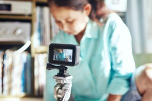 Škrty vo financovaní tlačia neziskové organizácie do pozície influencerov na You...