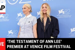Amanda Seyfried a Thomasin McKenzie na premiére filmu ‘The Testament of Ann Lee’...