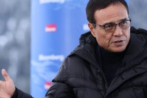 Kontroverzný generálny riaditeľ spoločnosti Suntory rezignoval po policajnej dro...