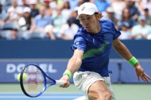 De Minaur valcuje vo Flushing Meadows, Švajčiar bez šance