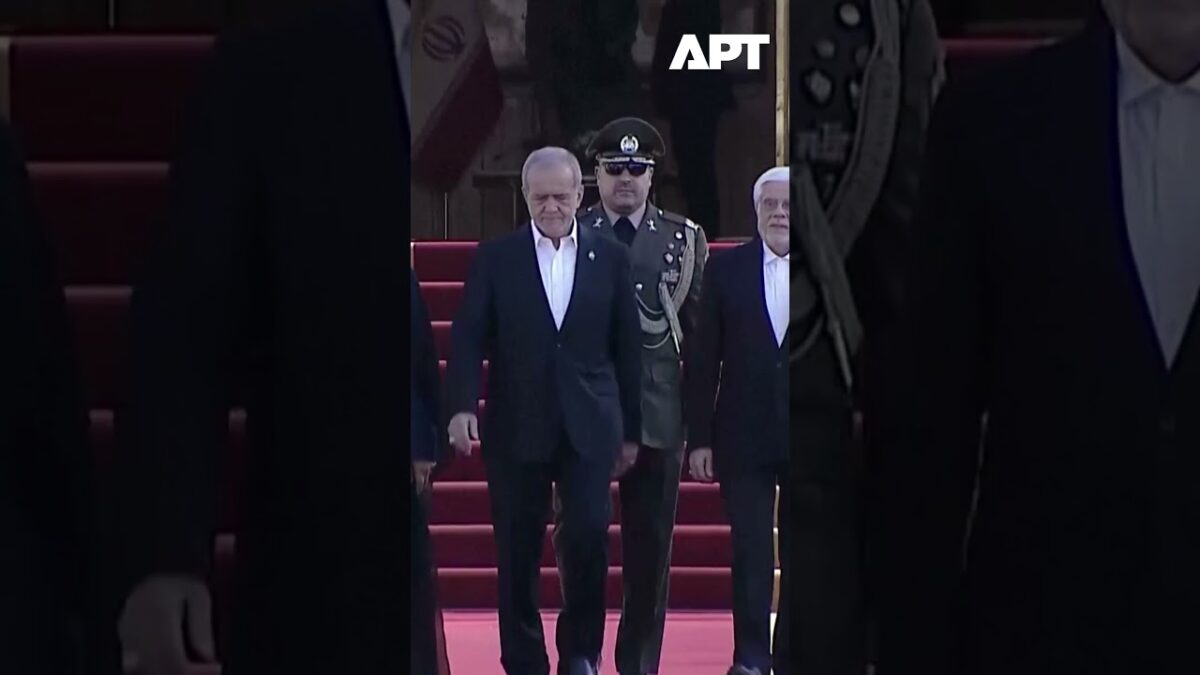 Iránsky prezident Pezeshkian odcestoval do Číny na summit SCO v Tianjine.