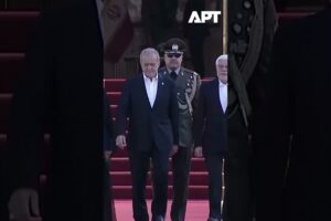 Iránsky prezident Pezeshkian odcestoval do Číny na summit SCO v Tianjine.