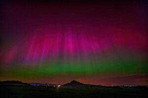 Nespíte a pozerajte sa na sever. V noci sa môže objaviť polárna žiara