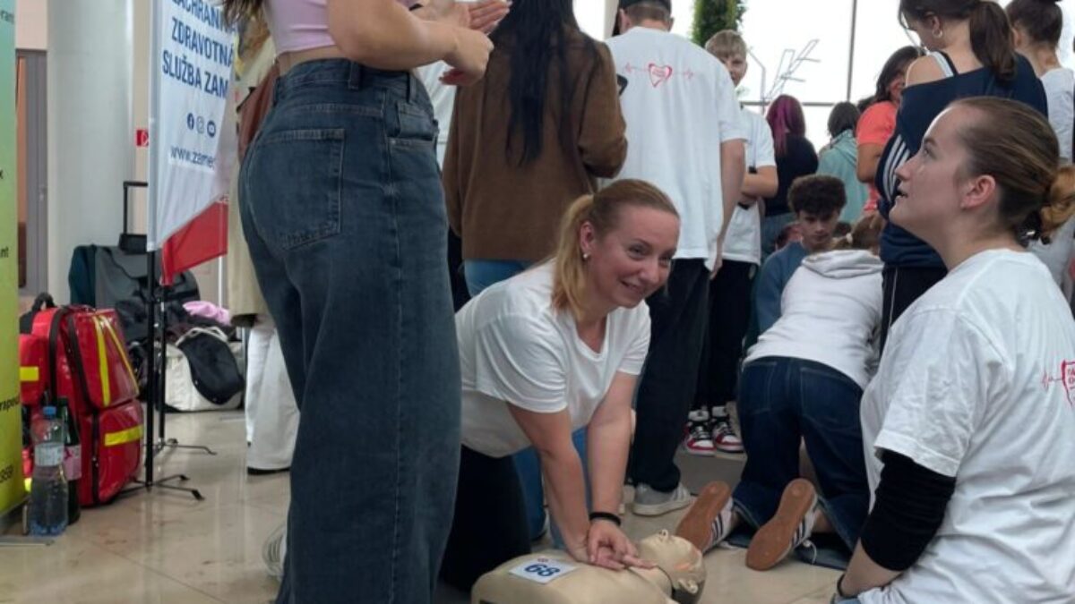 BSK: Žiaci Gymnázia L. Novomeského aktívne prispeli k Svetovému dňu záchrany života